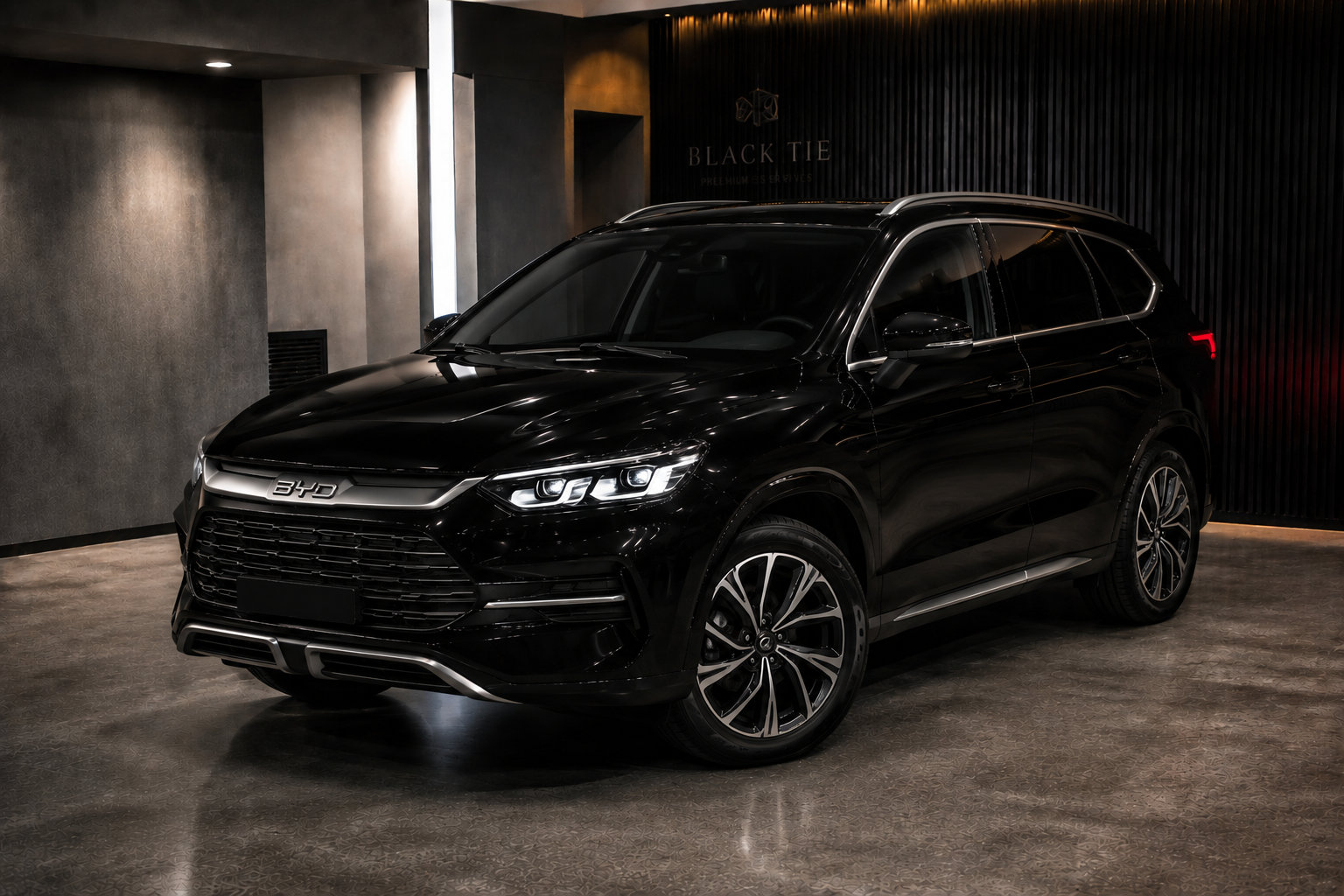 SUV executivo preto da Black Tie estacionado na garagem da empresa